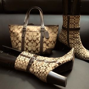 💯%Authentic Signature Logo Coach Purse & Boots set.(Can make offers separately)